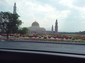 viaggi in Oman, foto della Grande Moschea di Muscat.