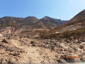 Viaggio in Oman, foto delle montagne vicino al Rub al Khali, parte del deserto Empty Quarter.