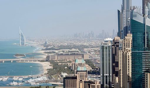 Viaggio tour Emirati Arabi e Oman con Dubai e Abu Dhabi. Tour di gruppo Emirati Arabi e Oman in Italiano a date prestabilite 2023 2024 con durata di 10 giorni 9 notti.